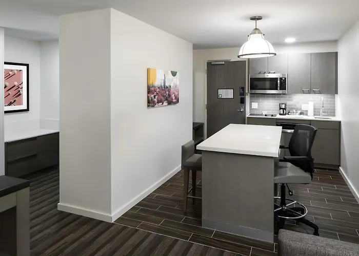 Hyatt House Phoenix Hotel 4*