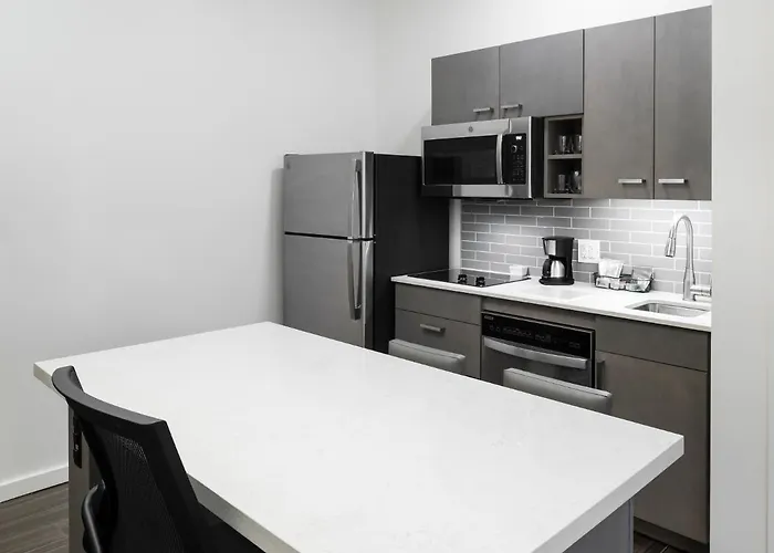 Hyatt House Phoenix 4*