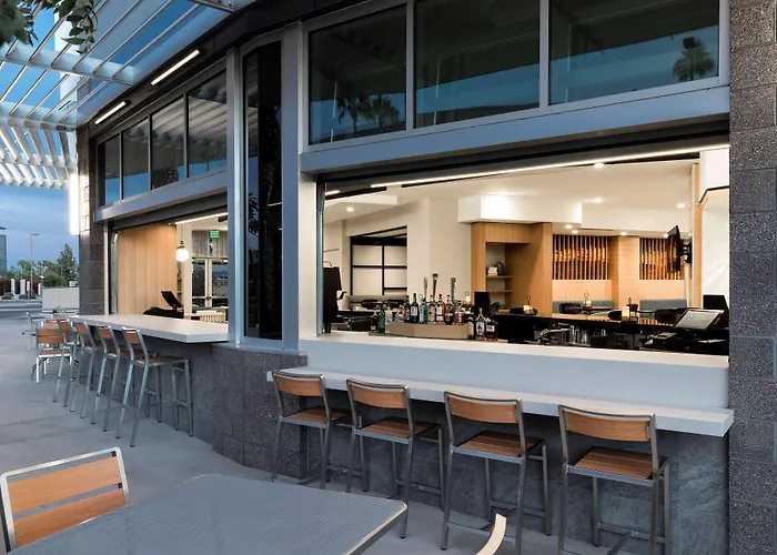 Hyatt House Phoenix Hotel 4*