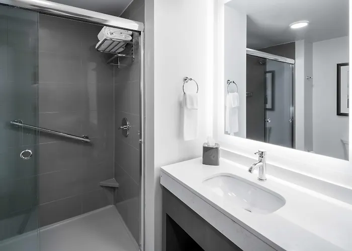 Hyatt House Phoenix 4*