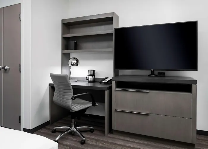 Hyatt House Phoenix 4*
