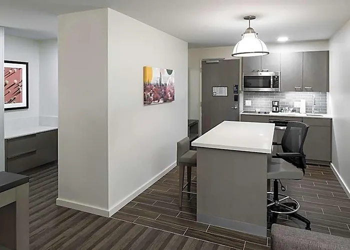 Hyatt House Phoenix Hotel 4*