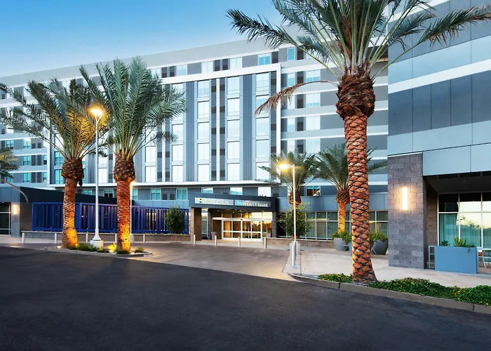 Hyatt House Phoenix 4*